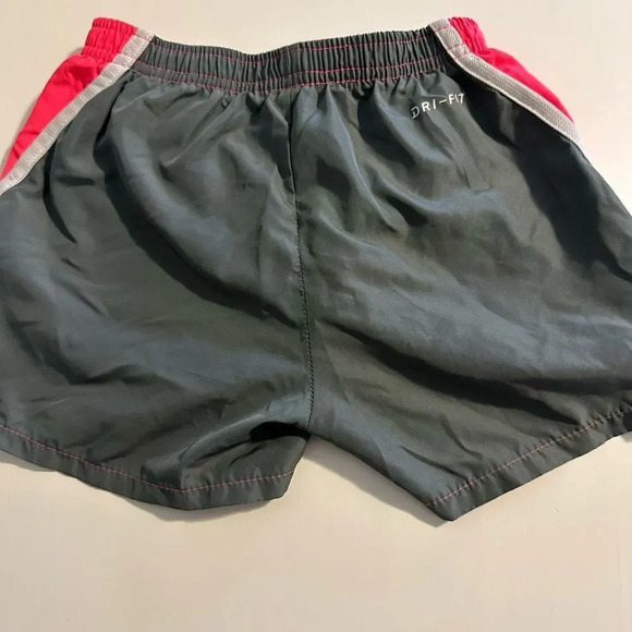 Nike dri-fit girls size 6-7 hot pink and grey shorts - Picture 3 of 3